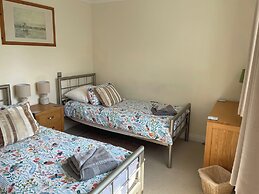 3 Strawberry Close