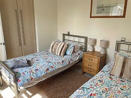 3 Strawberry Close