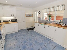 3 Strawberry Close