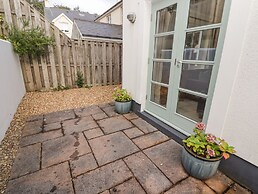 3 Strawberry Close