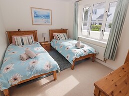 3 Strawberry Close