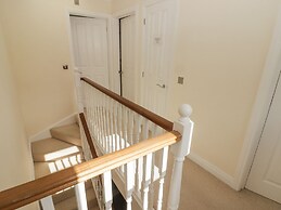 3 Strawberry Close
