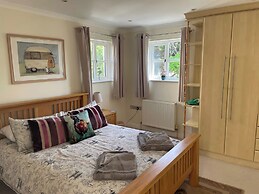 3 Strawberry Close
