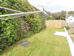 3 Strawberry Close
