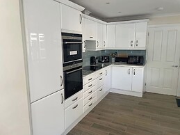 3 Strawberry Close