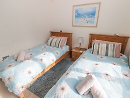 3 Strawberry Close