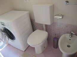 Spacious Flat Near Pluto Beach