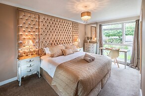 Stunning 2-bed Apartment in Windsor - Free Parking