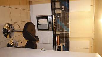Stay8 Sleeps 6 With Street Parking