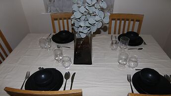 Stay8 Sleeps 6 With Street Parking