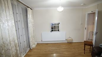 Stay8 Sleeps 6 With Street Parking