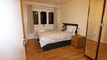 Stay8 Sleeps 6 With Street Parking