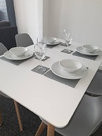 2 bed Townhouse Close to LFC Stadium