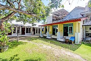 OYO Life 92853 Kost 999