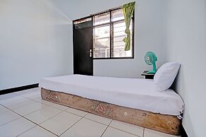 OYO Life 92901 Kost Bu Nur