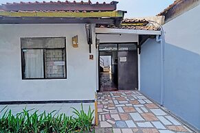 OYO Life 92901 Kost Bu Nur