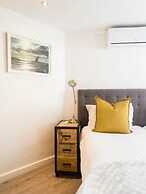 Beautiful Holiday Apartment Overlooking the Beach Modoco