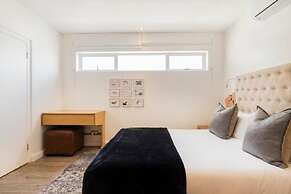 Beautiful Holiday Apartment Overlooking the Beach Modoco