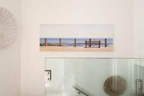 Beautiful Holiday Apartment Overlooking the Beach Modoco