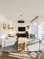 Beautiful Holiday Apartment Overlooking the Beach Modoco