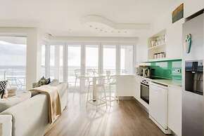 Beautiful Holiday Apartment Overlooking the Beach Modoco