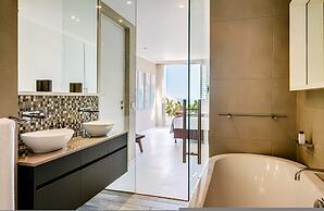 Secure Holiday Apartment w Private Pool Calico