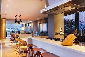 Modern Villa With Rooftop Deck Table Mountain Views Hildene Haven