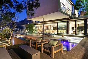 Modern Villa With Rooftop Deck Table Mountain Views Hildene Haven