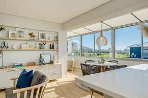 Exquisite Mouille Point Apt by Golf Course Serene Suite