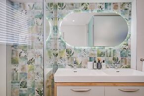 Exquisite Mouille Point Apt by Golf Course Serene Suite