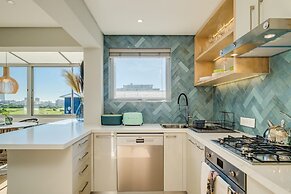 Exquisite Mouille Point Apt by Golf Course Serene Suite