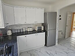 Snug - Colquhoun Square Apartment