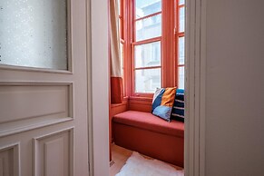 Chic Modern Flat w Balcony 5 min to Taksim
