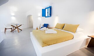 Suite With Indoor and Outdoor Jacuzzi