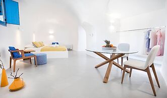 Suite With Indoor and Outdoor Jacuzzi