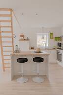 Waterfront Retreat | 2 Br Boathouse