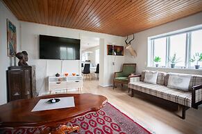 Charming 2Br Apartment, Sea View