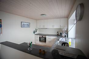 Charming 2Br Apartment, Sea View