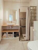 Delightful 2 Bedroom Apt | Balcony | Parking