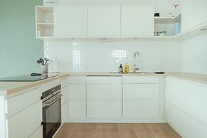Delightful 2 Bedroom Apt | Balcony | Parking
