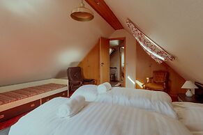 Charming 3 Br Home | Scenic Village | Nature