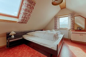 Charming 3 Br Home | Scenic Village | Nature
