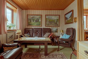 Charming 3 Br Home | Scenic Village | Nature