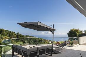Sun, Pool and Comfort, The White House