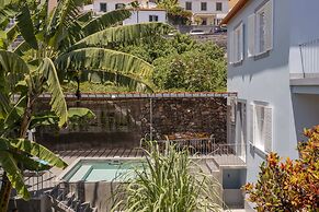 With Secret Garden and Pool - Villa Quebra Costas