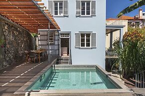 With Secret Garden and Pool - Villa Quebra Costas