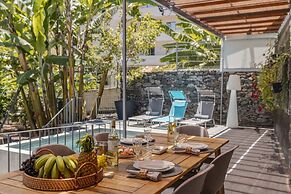 With Secret Garden and Pool - Villa Quebra Costas