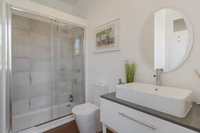 With Secret Garden and Pool - Villa Quebra Costas