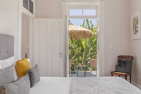 With Secret Garden and Pool - Villa Quebra Costas
