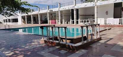Etranger Resorts